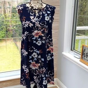 Women's Scalloped sleeves pull over dress. Size Medium.